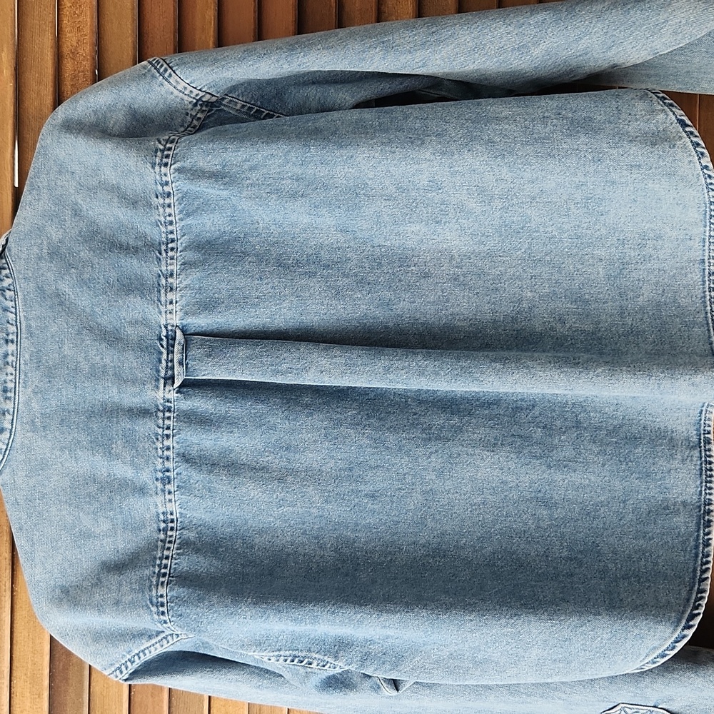 American Eagle Outfitters Light Blue Denim Button-Up Shirt - Picture 6 of 10
